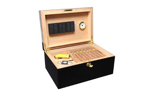 The Benefits of Storing Cigars in a Humidor