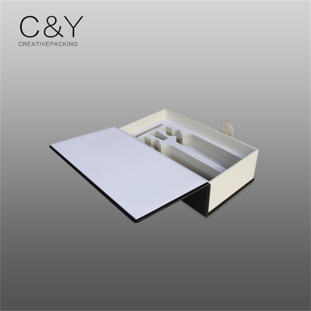 Exquisite Buckle Design Leather Wine Box Customization